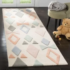 Safavieh Kids SFK901 Hand Tufted Area Rug - Safavieh